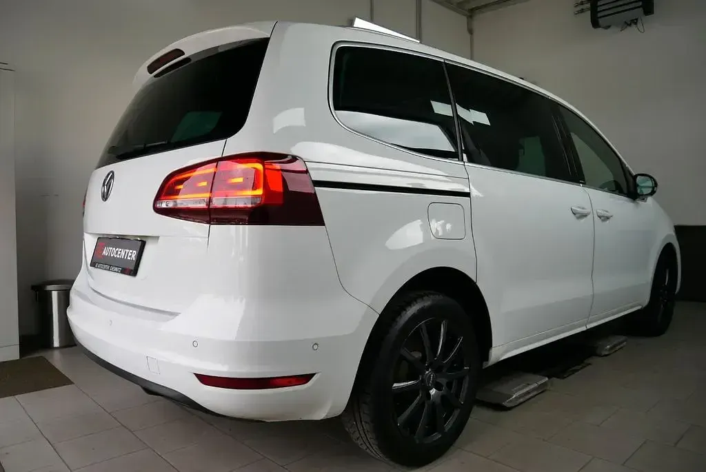 Gebraucht VW Sharan IQ Drive 150 PS (110 kW) 2019 Weiß Van / Kleinbus