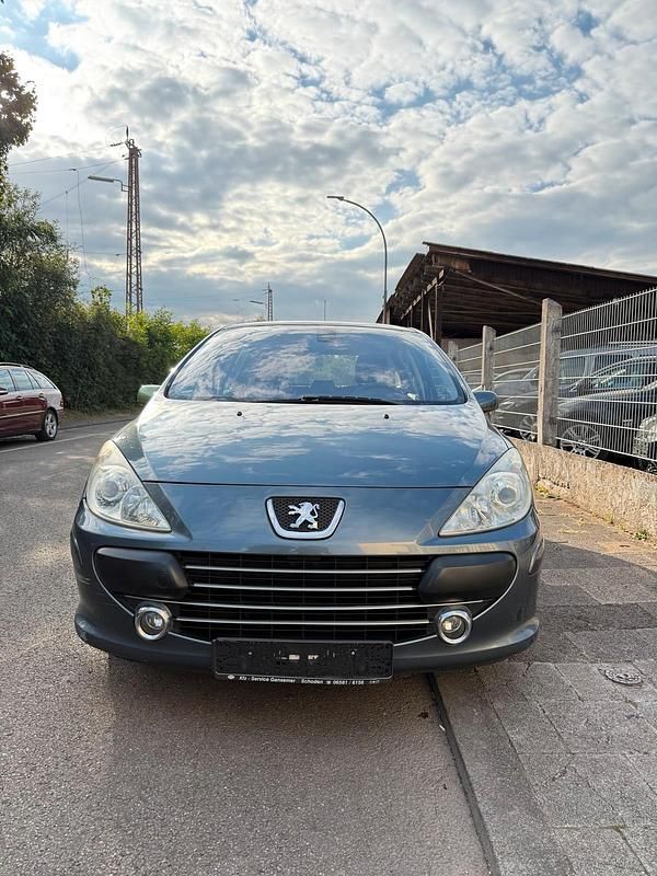 Grau Gebraucht 2007 Peugeot 307 Limousine | 1.799 € (Fairer Preis) - Bild 1/4