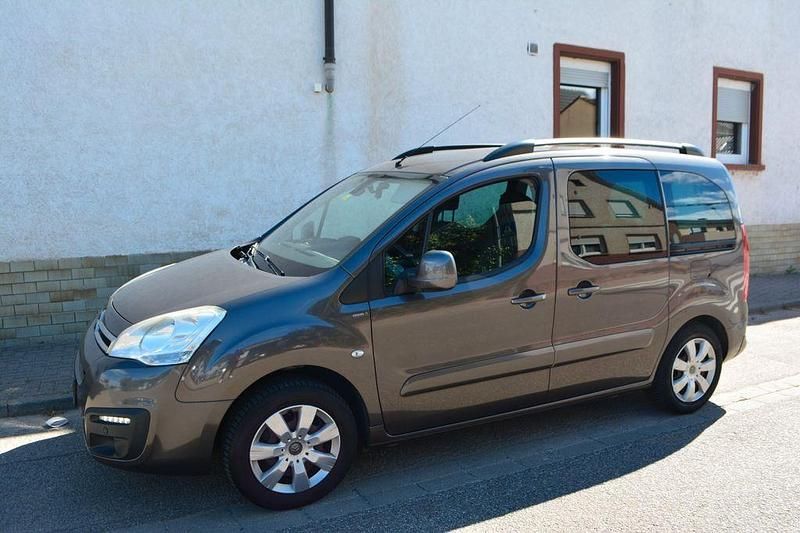 Braun Gebraucht 2017 Citroën Berlingo PureTech Van / Kleinbus | 9.250 € (Fairer Preis) - Bild 1/4