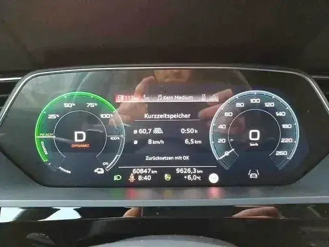 Gebraucht Audi e-tron Ambiente 369 kW (503 PS) 2022 Weiß SUV