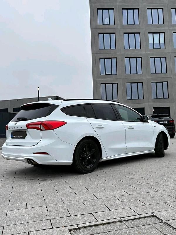 Gebraucht Ford Focus ST-Line 125 PS (91 kW) 2019 Weiß Kombi