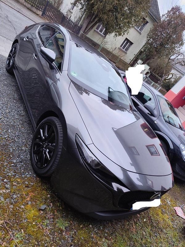 Grau Gebraucht 2024 Mazda 3 Limousine | 26.600 € (Guter Preis) - Bild 1/4