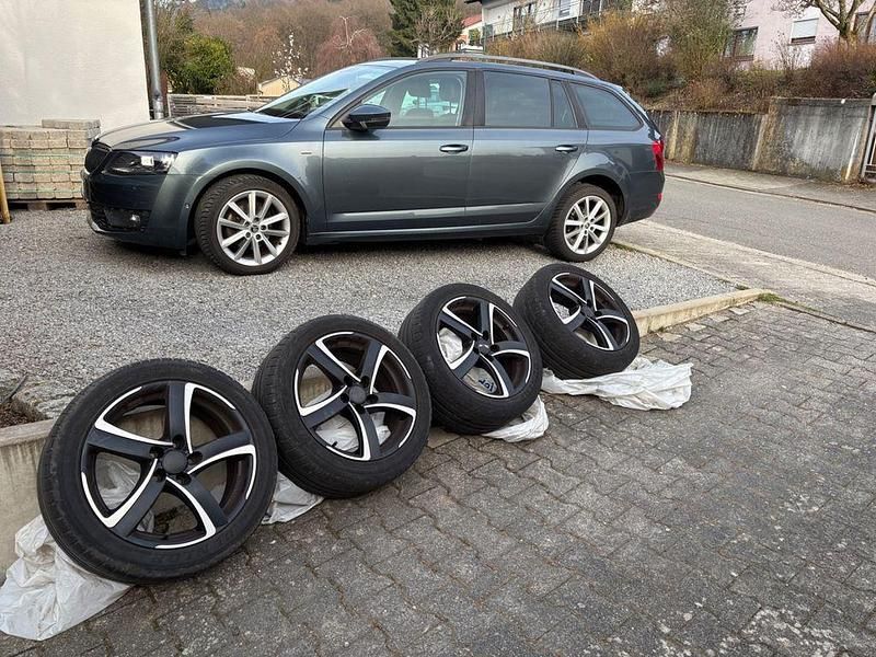 Gebraucht Skoda Octavia Style 150 PS (110 kW) 2016 Grau Kleinwagen