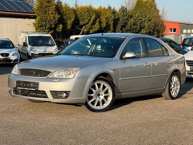 Gebraucht Ford Mondeo Ghia 170 PS (125 kW) 2001 Silber Limousine