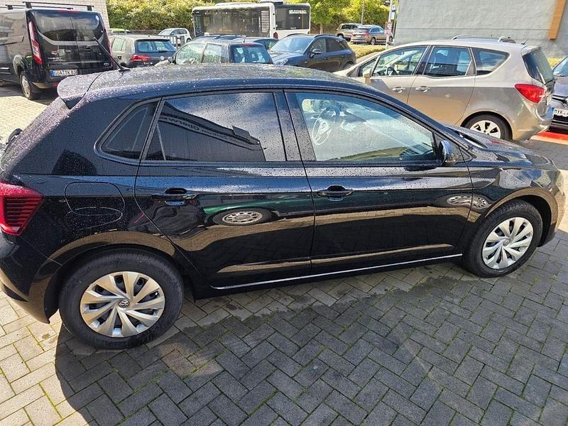 Gebraucht VW Polo Comfortline 95 PS (69 kW) 2018 Schwarz Limousine