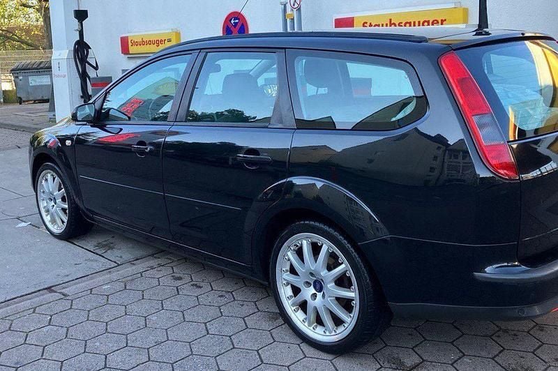 Schwarz Gebraucht 2007 Ford Focus Style Kombi | 1.200 € (Guter Preis) - Bild 1/4