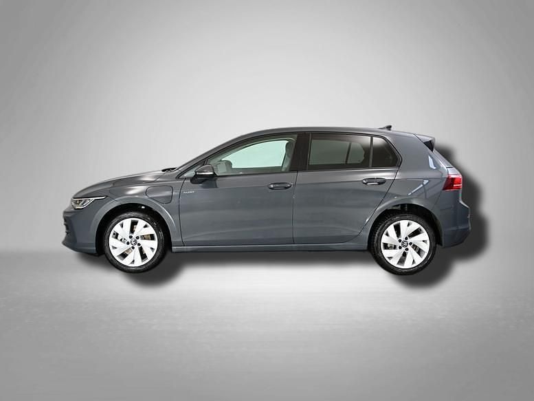Neu VW Golf VIII Life 204 PS (150 kW) 2025 Delfingrau metallic delfingrau metallic Limousine
