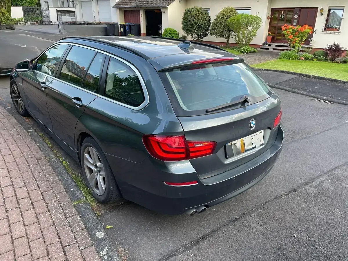 Gebraucht BMW 520 184 PS (135 kW) 2011 Grün Kombi