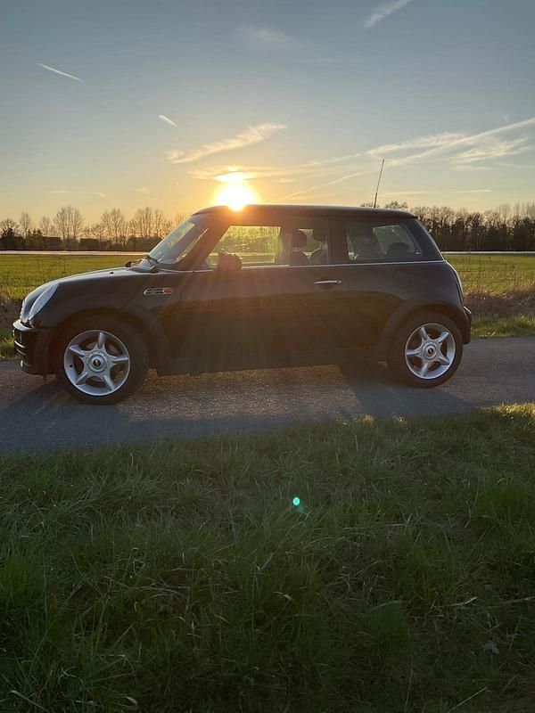 Gebraucht Mini Cooper 90 PS (66 kW) 2004 Schwarz Kleinwagen
