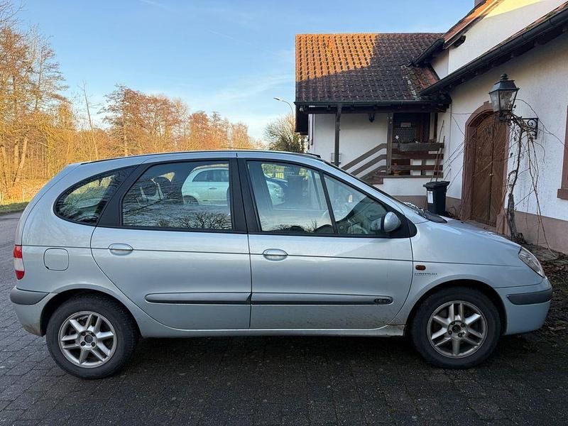 Gebraucht Renault Scénic Expression 107 PS (78 kW) 2003 Silber Van / Kleinbus