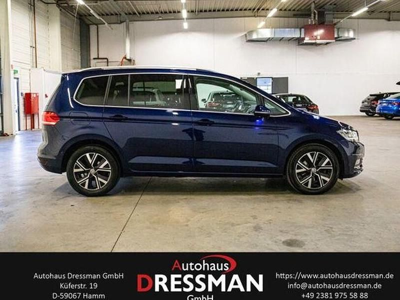 Gebraucht VW Touran Highline 150 PS (110 kW) 2019 Atlantik blue metallic Van / Kleinbus
