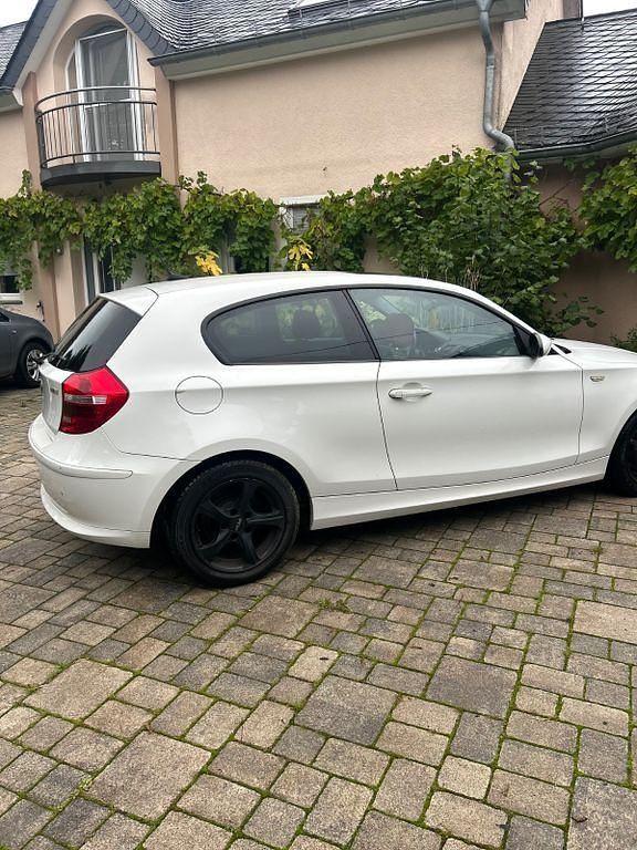 Gebraucht BMW 118 Sport Line 143 PS (105 kW) 2008 Weiß Kleinwagen