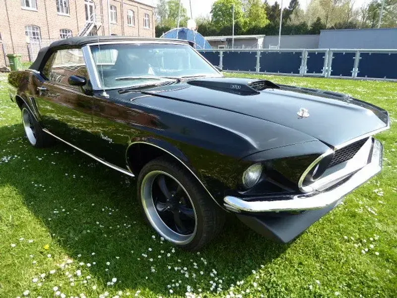 Second-hand Ford V8 220 CP (161 kW) 1969 Negru Cabrio