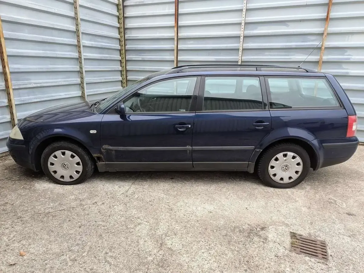 Second-hand VW Passat 102 CP (75 kW) 2001 Albastru Break