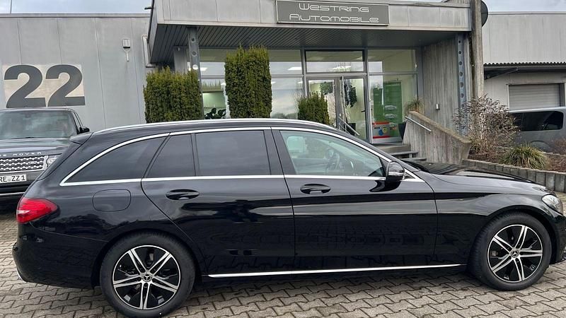 Gebraucht Mercedes C220 Avantgarde 194 PS (142 kW) 2021 Schwarz Kombi