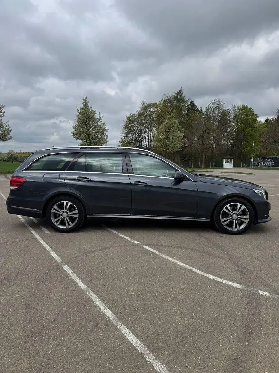 Gebraucht Mercedes E250 Avantgarde 204 PS (150 kW) 2013 Grau Limousine