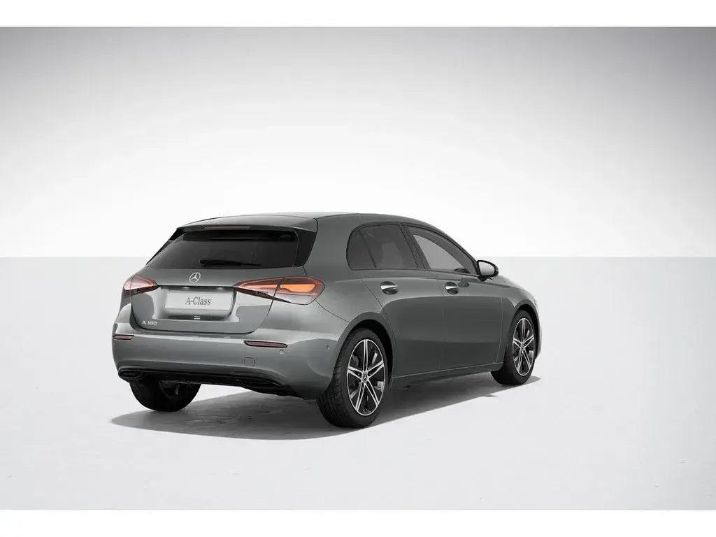 Gebraucht Mercedes A180 Advanced Plus 136 PS (100 kW) 2024 Grau / mountaingrau Limousine