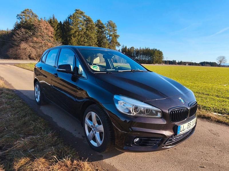 Braun Gebraucht 2016 BMW 225 Active Tourer Sport Line Van / Kleinbus | 15.900 € (Fairer Preis) - Bild 1/4