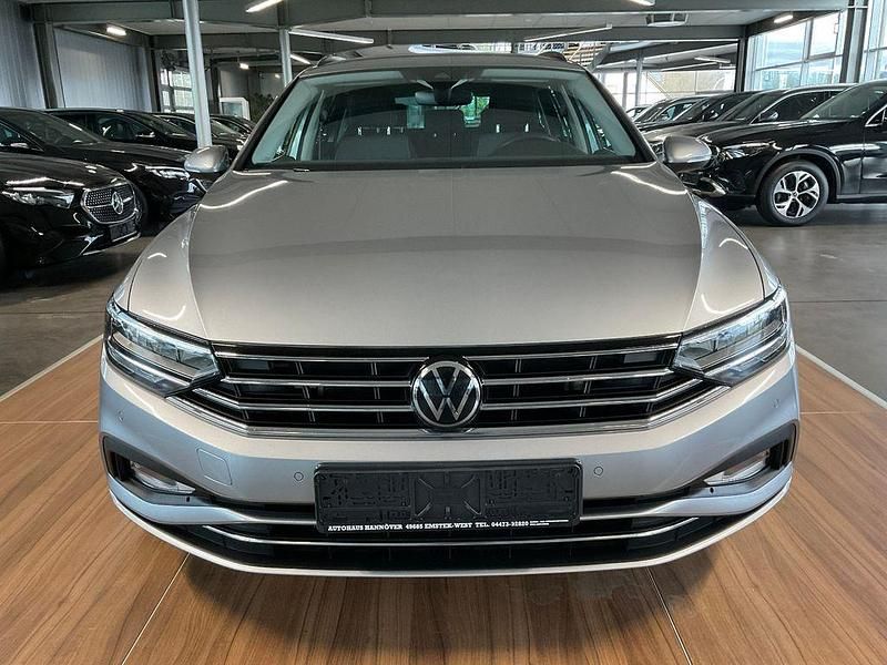 Gebraucht VW Passat 150 PS (110 kW) 2022 Pyritsilber metallic Kombi