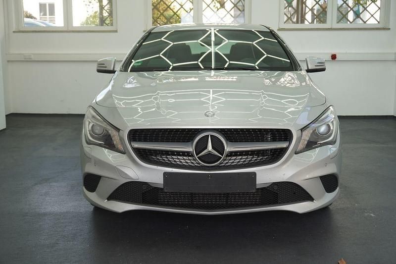 Silber Gebraucht 2014 Mercedes CLA180 Limousine | 17.800 € (Fairer Preis) - Bild 1/4