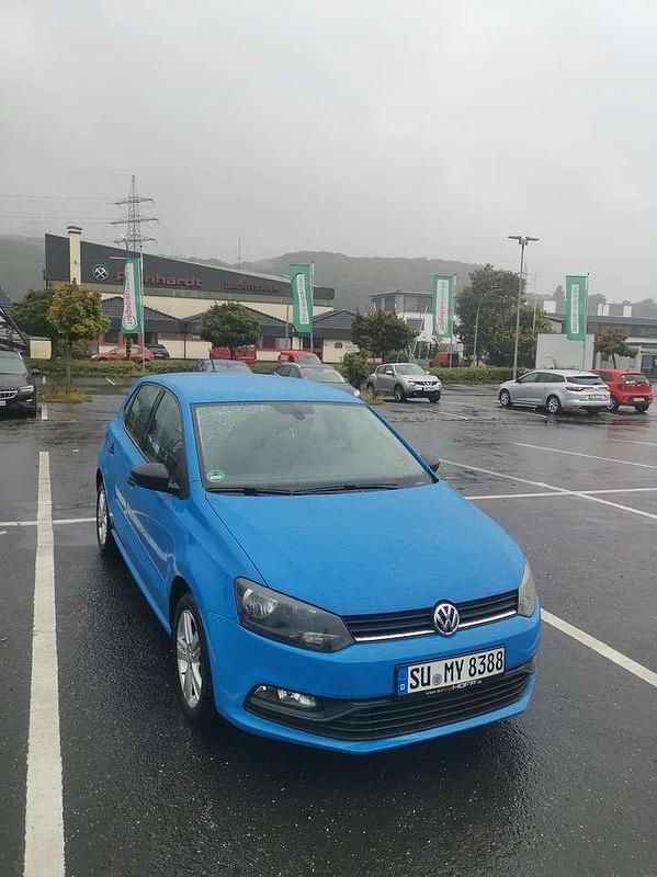 Blau Gebraucht 2014 VW Polo Trendline Limousine | 6.200 € (Fairer Preis) - Bild 1/4