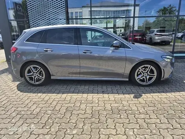 Gebraucht Mercedes B200 AMG line 163 PS (119 kW) 2019 Grau Kleinwagen