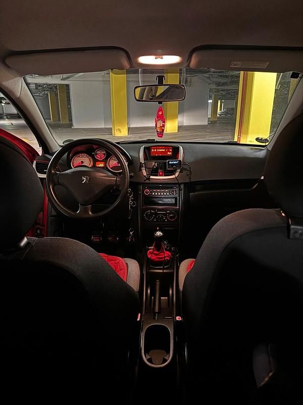 Gebraucht Peugeot 207 75 PS (55 kW) 2009 Rot Coupé