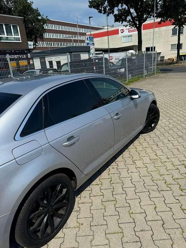 Silber Gebraucht 2019 Audi A4 Sport Limousine | 21.500 € (Fairer Preis) - Bild 1/4