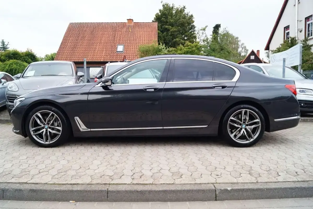 Gebraucht BMW 730 Sport Line 265 PS (194 kW) 2017 Grau Limousine