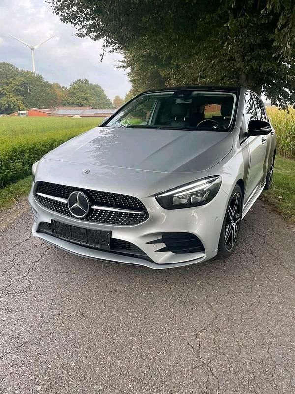 Silber Gebraucht 2020 Mercedes B200 Van / Kleinbus | 21.999 € (Guter Preis) - Bild 1/4