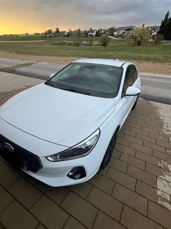 Gebraucht 2018 Hyundai i30 Premium Kombi | 12.400 € (Guter Preis) - Bild 1/4