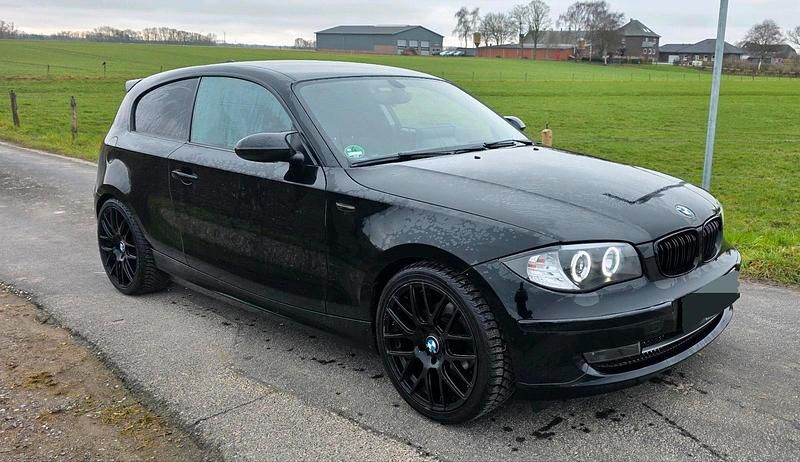Gebraucht BMW 116 122 PS (89 kW) 2009 Schwarz Kleinwagen