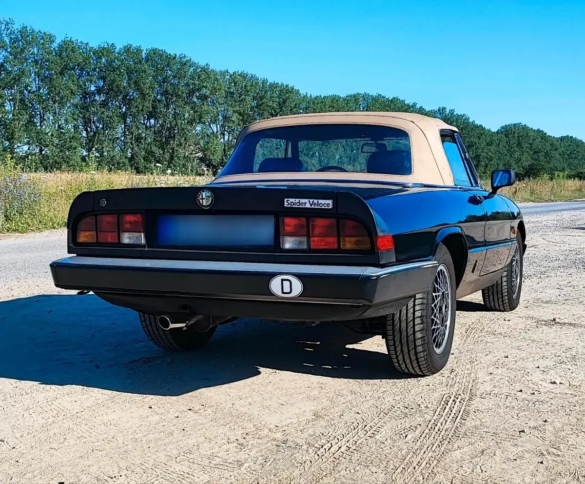 Gebraucht Alfa Romeo Spider 127 PS (93 kW) 1985 Schwarz Cabrio