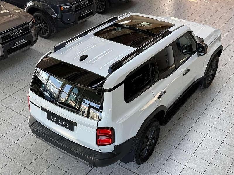 Neu Toyota Land Cruiser Lounge 205 PS (150 kW) 2026 089  pearlwhite mica SUV