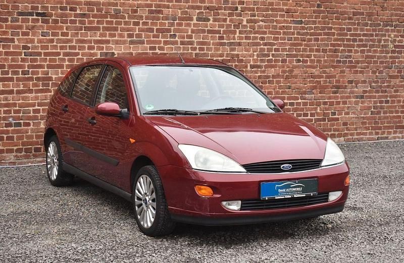 Gebraucht Ford Focus 116 PS (85 kW) 2000 Rot Limousine