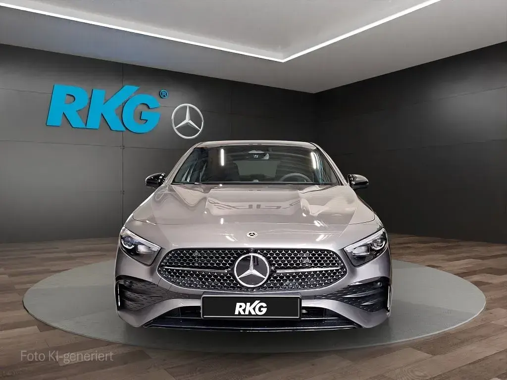 Gebraucht Mercedes A200 AMG 164 PS (120 kW) 2026 Grau Limousine