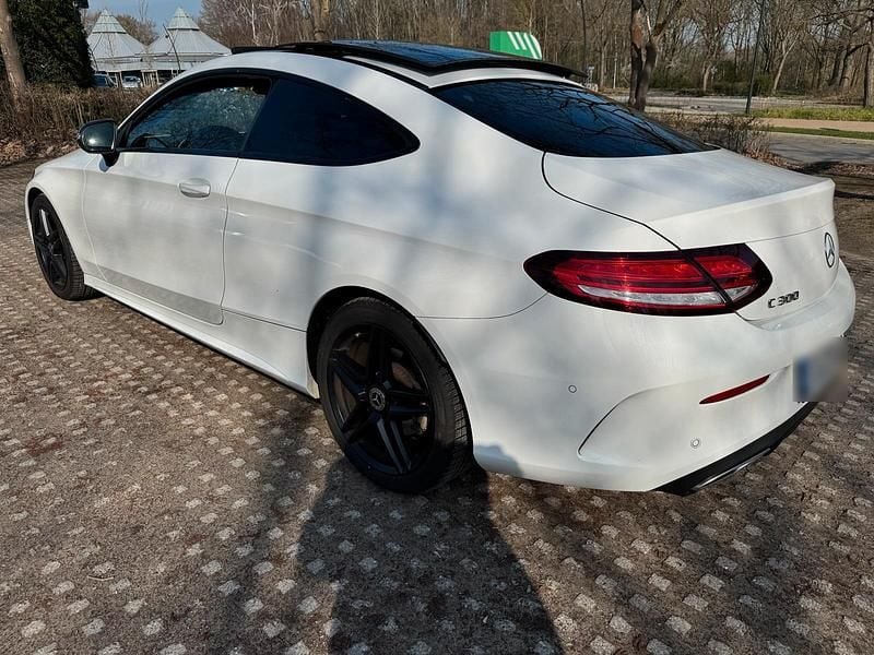 Gebraucht Mercedes C300 AMG line 258 PS (189 kW) 2019 Weiß Coupé