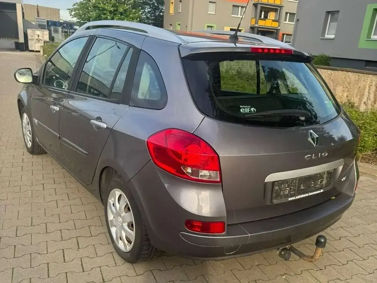 Gebraucht Renault Clio GrandTour 88 PS (64 kW) 2011 Grau Kombi