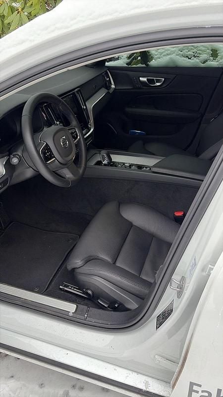 Gebraucht Volvo V60 Plus 197 PS (144 kW) 2024 Weiß Kombi