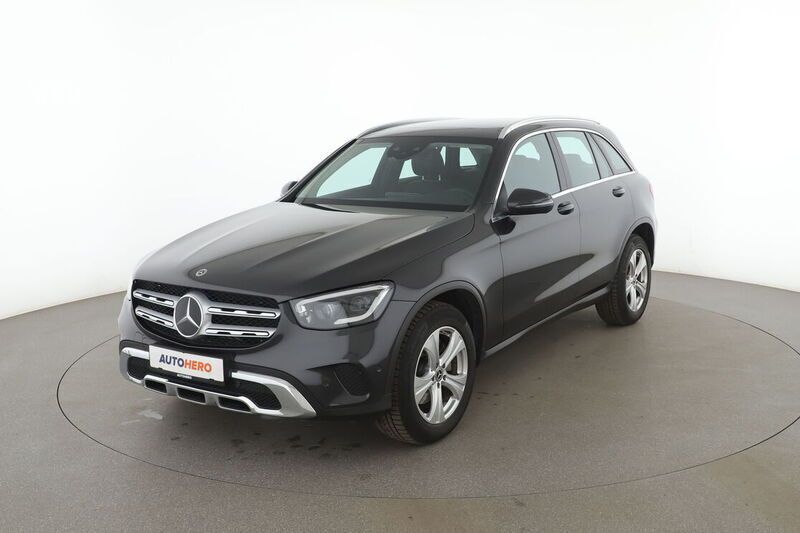 Grau Gebraucht 2021 Mercedes GLC300 SUV | 37.440 € - Bild 1/4