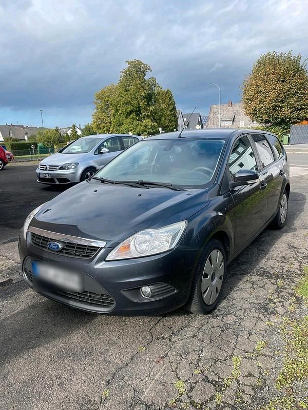Grau Gebraucht 2009 Ford Focus Kombi | 600 € (Superpreis) - Bild 1/4