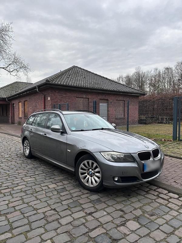 Gebraucht BMW 320 170 PS (125 kW) 2009 Grau Kombi