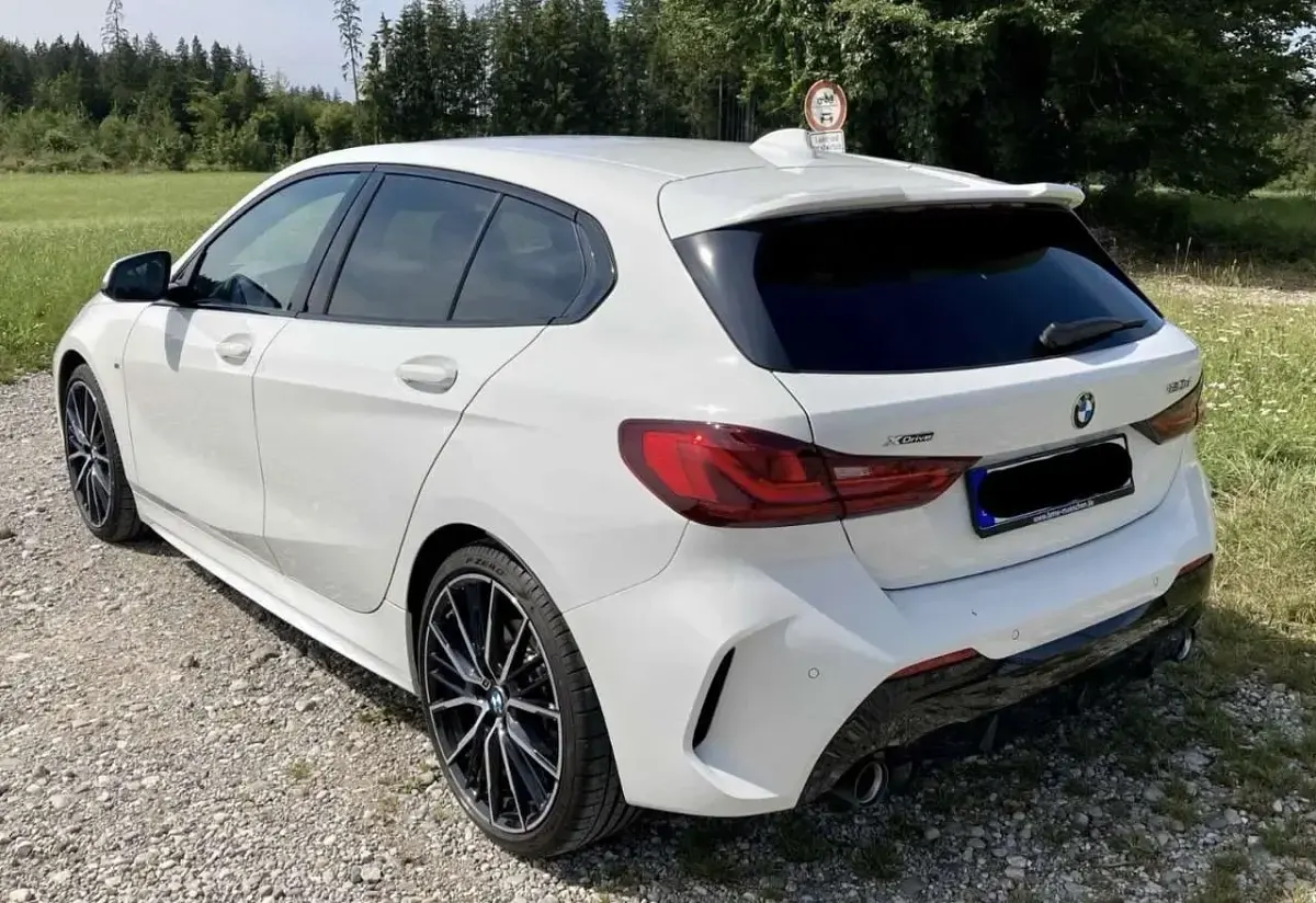 Gebraucht BMW 120 M Sport 190 PS (139 kW) 2022 Weiß Limousine