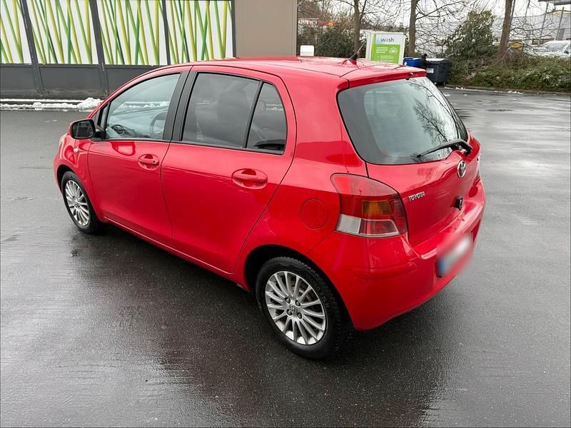 Gebraucht Toyota Yaris Cool 101 PS (74 kW) 2009 Rot Kleinwagen
