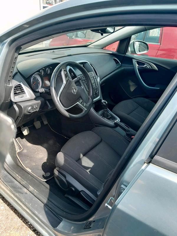Gebraucht Opel Astra 2014 Grau Kombi