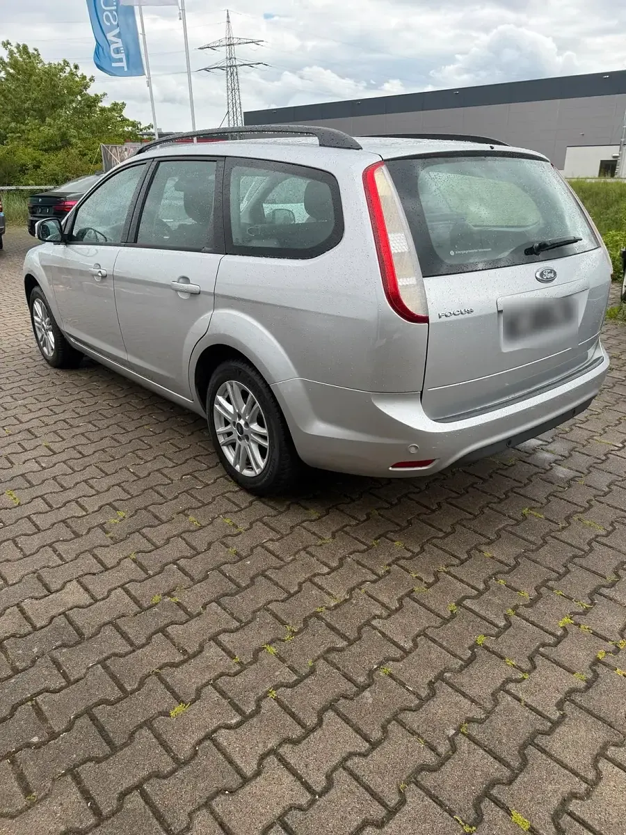 Gebraucht Ford Focus 101 PS (74 kW) 2010 Silber Kombi