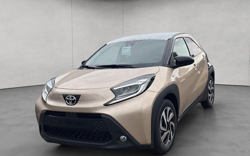 Ginger beige / night sky Neu 2025 Toyota Aygo Kleinwagen | 21.990 € - Bild 1/4