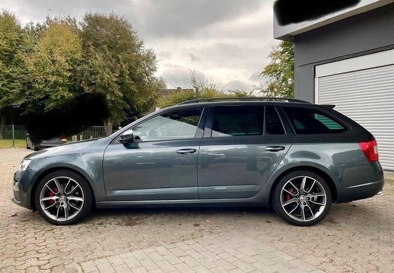 Grau Gebraucht 2016 Skoda Octavia vRS Kombi | 14.500 € (Fairer Preis) - Bild 1/4