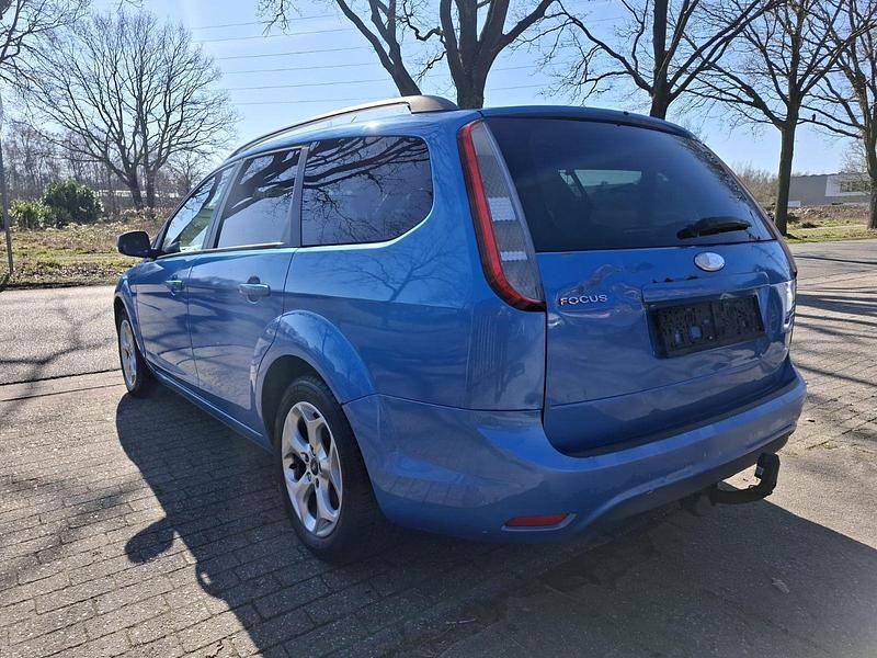 Gebraucht Ford Focus Style 101 PS (74 kW) 2010 Blau Kombi