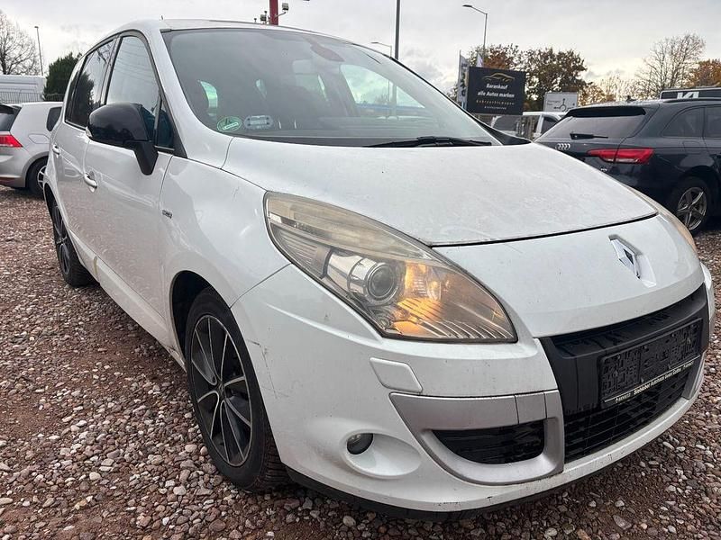 Weiß Gebraucht 2011 Renault Scénic III Bose Edition Van / Kleinbus | 3.200 € (Guter Preis) - Bild 1/4